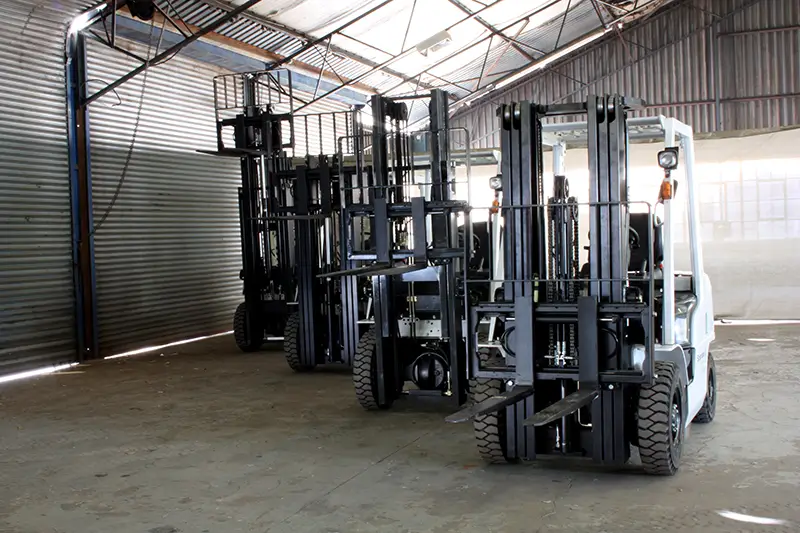 Outdoor forklift rental lifting heavy load